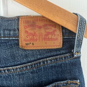 Levi’s 501 button fly, size 28
